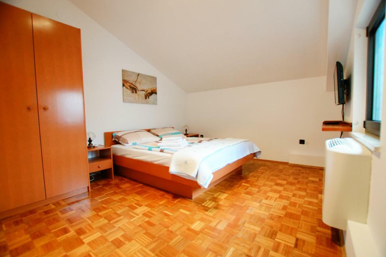 Apartment Vjeko *